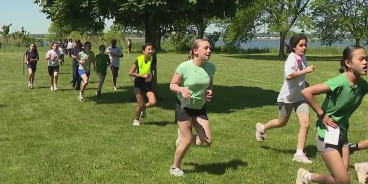 700 New Haven students lace up their running shoes for annual Fun Run