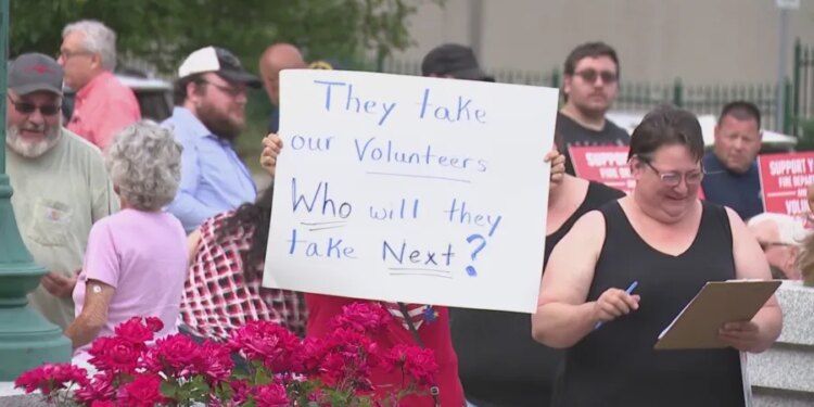 Community rallies in support of Norwich volunteer departments