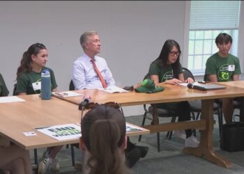 Connecticut officials join Newtown roundtable on gun violence