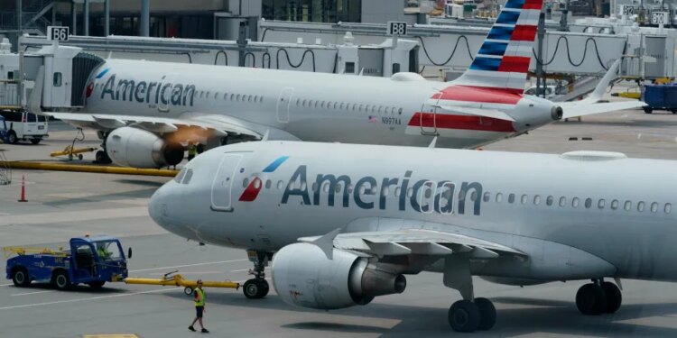 Flight diverted for emergency landing in Syracuse after reported odor of fumes in cockpit