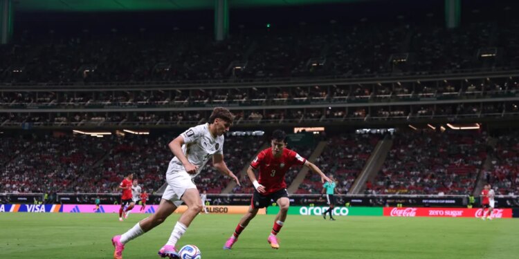 Empty seats on World Cup's opening day renew ticket price concerns