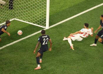 Turkey stuns USA 3-2 with final kick of World Cup Group D finale