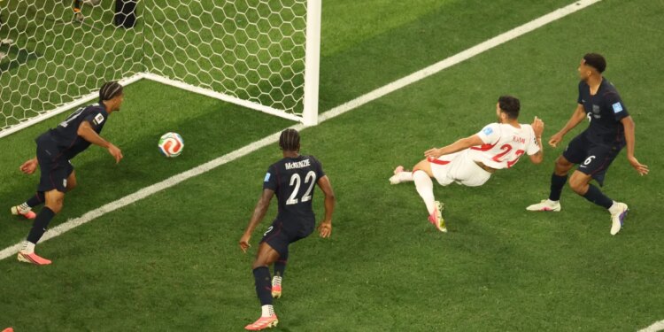 Turkey stuns USA 3-2 with final kick of World Cup Group D finale