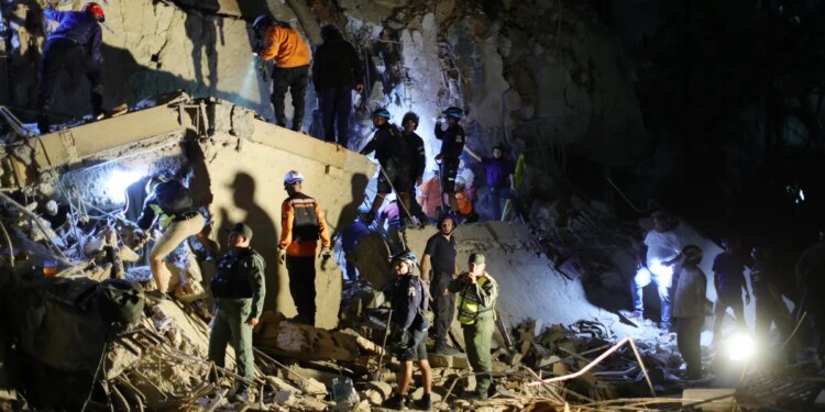 At least 164 dead and 971 injured after powerful quakes rock Venezuela