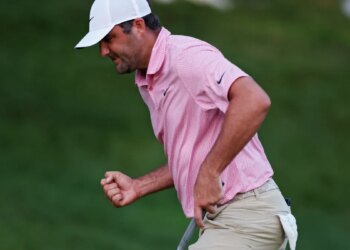 Scheffler makes clutch putt to force Monday playoff against Hovland in Travelers Championship