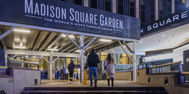 Man attending concert at Madison Square Garden dies after fall: NYPD
