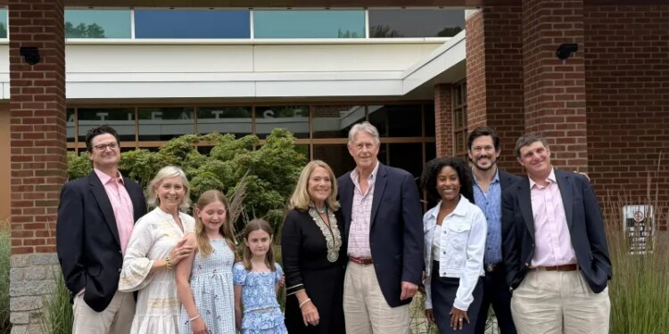 Shoreline Medical Center dedicates pavilion to Essex philanthropists