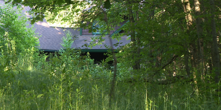Skeletal remains of 3 people discovered in Burlington home