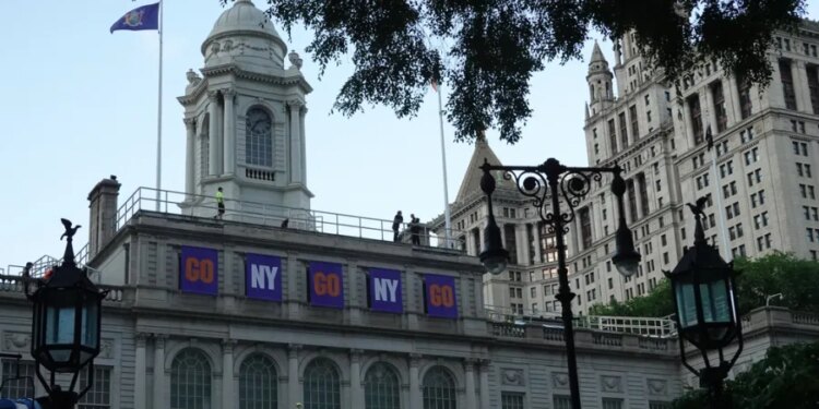 WATCH LIVE: Knicks parade in Manhattan