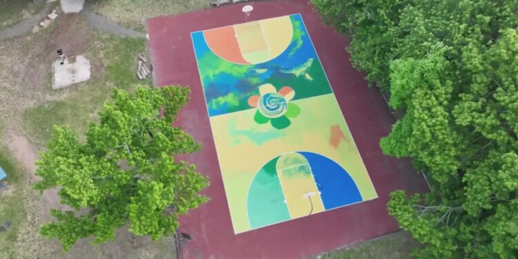 Yale-trained artist paints cooling mural for New Haven youth