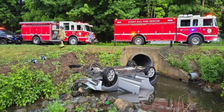 Driver who crashed into river in Bethel rescued by police, nearby homeowner