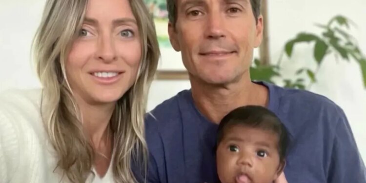 Florida couple in IVF clinic's embryo mix-up will keep baby who is not genetically theirs