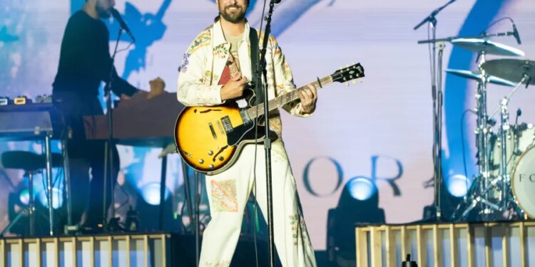 'Connecticut I love you': Noah Kahan apologizes after making jab during Fenway Park show