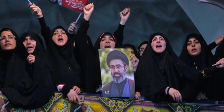Iran threatens to halt all Mideast energy exports after U.S. reimposes blockade
