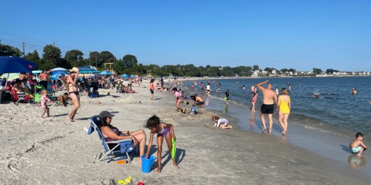 Multiple Connecticut beaches closed from swimming amid extreme heat