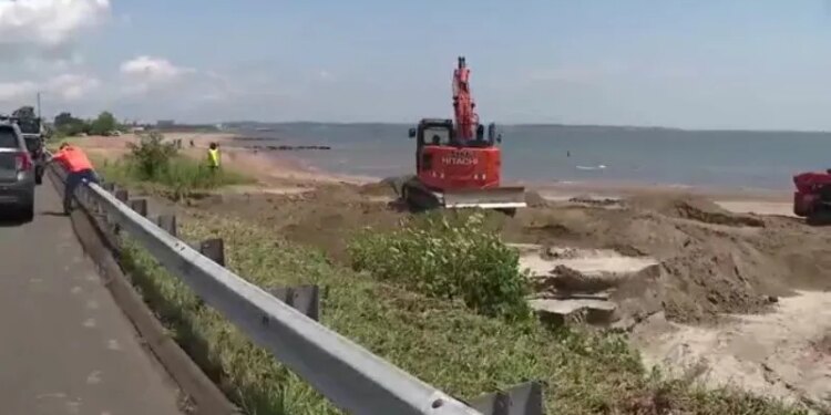 Connecticut municipalities clean up day after storm