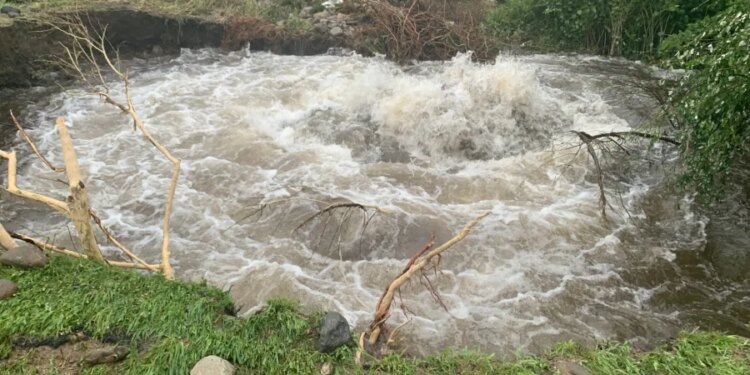 Crews responding to water main break near Tompkins Street in Waterbury
