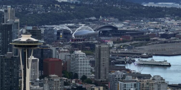 Multiple people injured in Seattle Center shooting, police say