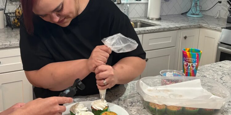 Portland baker selling cupcakes to support family of East Hampton teen