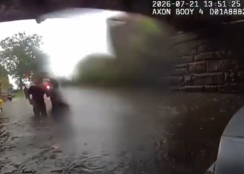 Milford police rescue 2 from car filling up with water during flash flooding: VIDEO