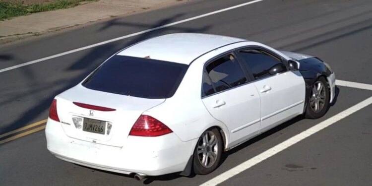 Newington police seek help in identifying driver that struck patrol car twice