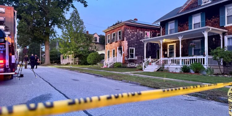 State Police Fire and Explosion Unit investigate home in New London