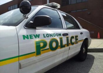 New London police officers rescue two people from water near downtown pier
