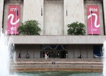 Trump orders signs outside Smithsonian saying some exhibits are inaccurate