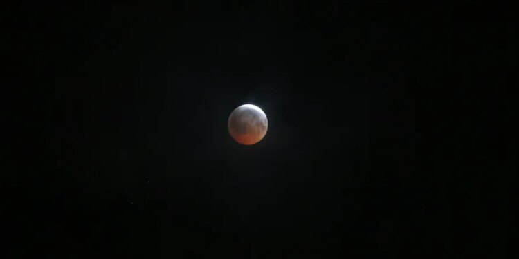 Blood moon lunar eclipse visible in Connecticut. Share your photos!