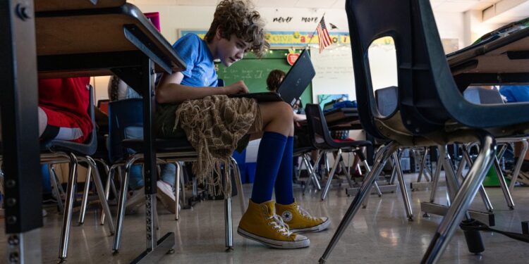 As more teens use AI in school, parents are grappling with how it impacts learning
