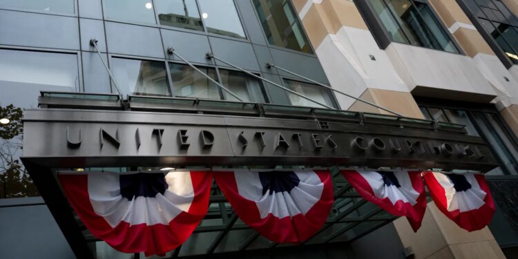 Meta trial begins with states arguing its platforms preyed on young brains