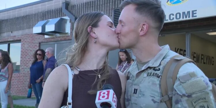 Loved ones welcome home hundreds of Connecticut Army National Guard soldiers