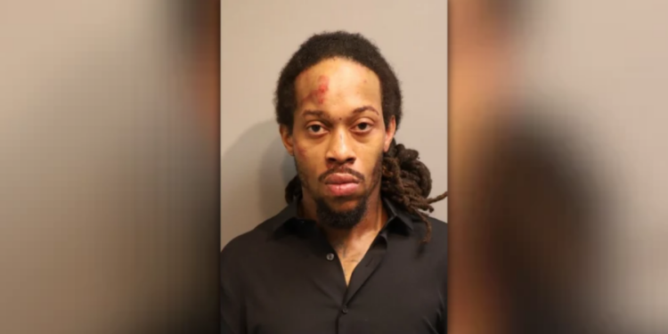 Norwalk man accused of stabbing 2 people in Sunday morning fight