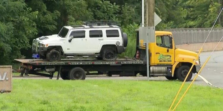 Vehicle flees traffic stop, strikes West Hartford police cruiser; occupants arrested